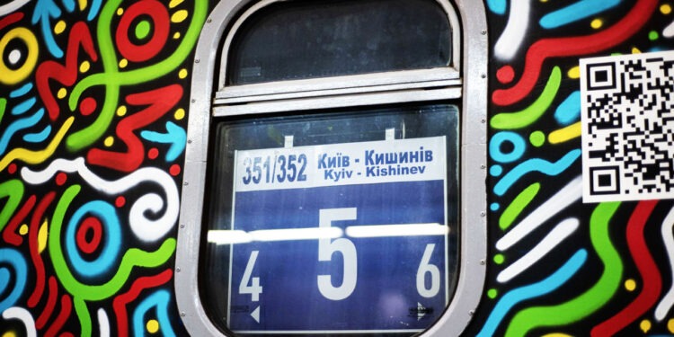 Greva angajaților de la Ocnița blochează trenurile Chișinău-Kiev