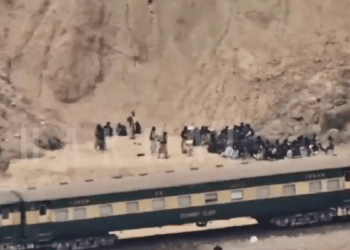 Tren deturnat în Pakistan: Pasagerii descriu scene apocaliptice