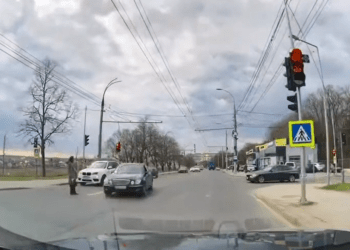 Șofer de Mercedes a evitat pe muchie o tragedie pe o stradă din capitală