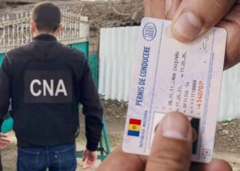 Doi bărbați, reținuți la Orhei pentru vânzarea ilegală a permiselor de conducere contra 2.000 de euro