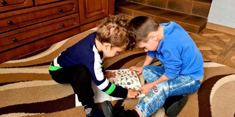 85 de copii din Capitală așteaptă să fie adoptați