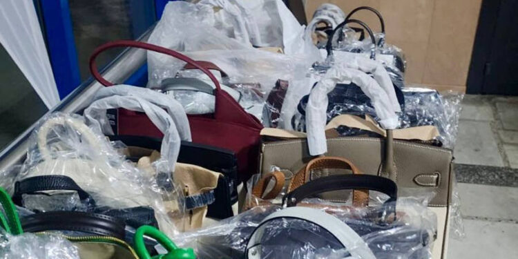 Lot de genți de damă nedeclarate confiscat la frontiera Leușeni