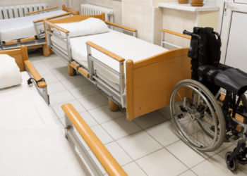 Femeie cu dizabilități exploatată într-un centru de plasament: Avocatul poporului cere anchetă