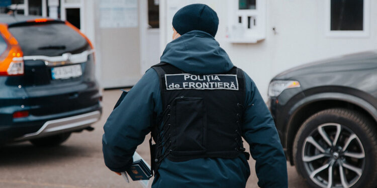 Ucraineancă prinsă încercând să mituiască un polițist de frontieră
