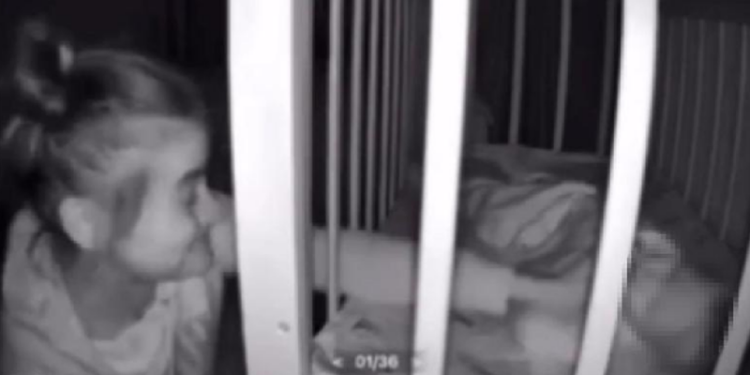 Mătușa Alisei, fetița abuzată, critică decizia asistenței sociale de a permite vizite din partea mamei