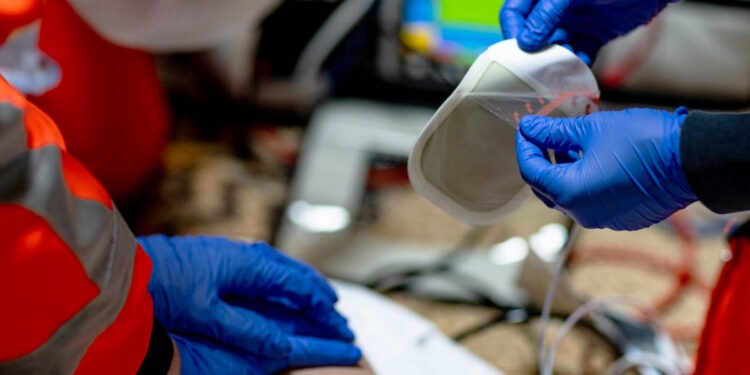 Femeie de 66 de ani, resuscitată cu succes în ambulanță după un stop cardio-respirator