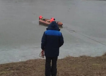 Tragedie la Edineț: Bărbat înecat sub gheață în timp ce pescuia