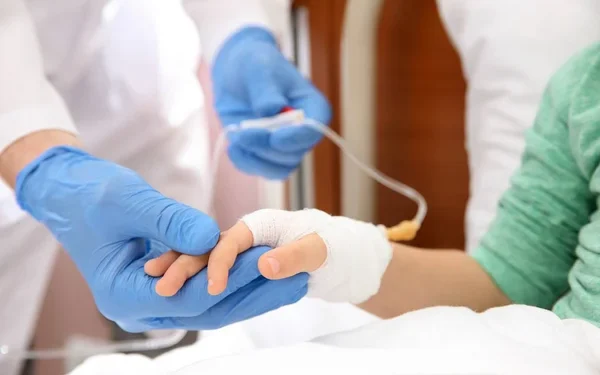 Două persoane, intoxicate cu monoxid de carbon într-un incident legat de un cazan de încălzit