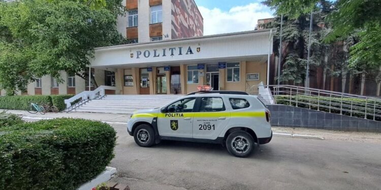 Polițist agresat în Glodeni: Tânăr reținut pentru 72 de ore