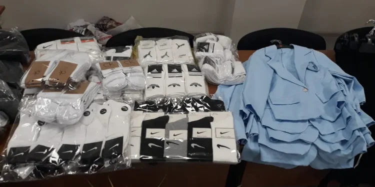 Contrabandă cu haine și încălțăminte de 100.000 de lei descoperită la Briceni