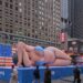 Kim Kardashian „uriașă” în Times Square: Reacții la o campanie publicitară îndrăzneață