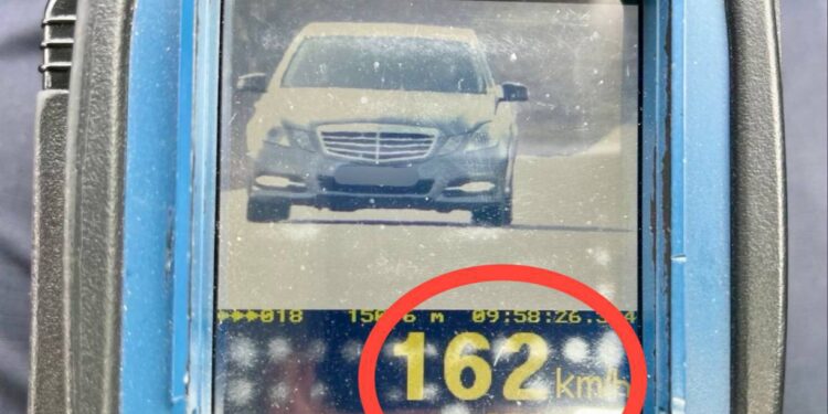 Șofer din Cahul surprins conducând cu 162 km/h pe traseul M-3