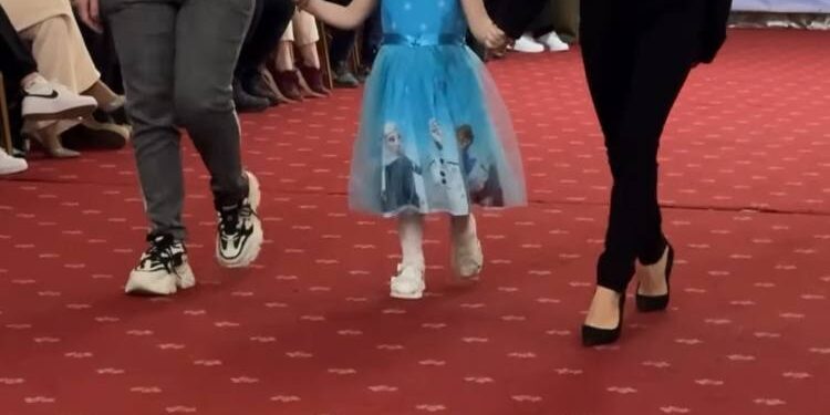 30 de copii cu nevoi speciale strălucesc pe podium într-un eveniment caritabil în Chișinău