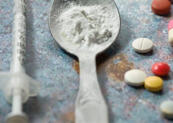 Patru traficanți de droguri, condamnați la până la 13 ani de închisoare