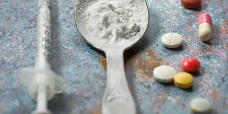 Patru traficanți de droguri, condamnați la până la 13 ani de închisoare