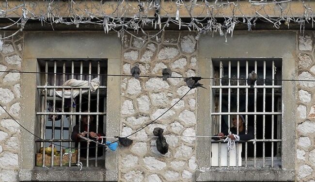 Во Франции одновременно напали на несколько тюрем