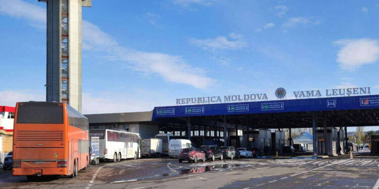 Интенсивное движение на пограничных переходах накануне Пасхи