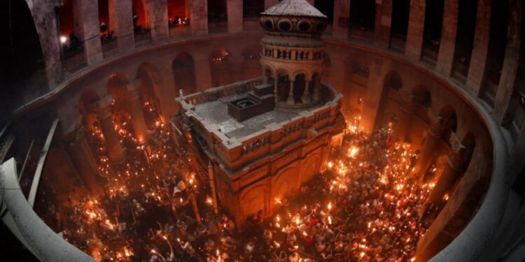 Благодатный огонь из Иерусалима прибудет в Кишинёв и в этом году в Великую Субботу