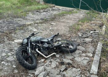 Трагедия в Яловенах: 18-летний мотоциклист погиб, врезавшись в дерево