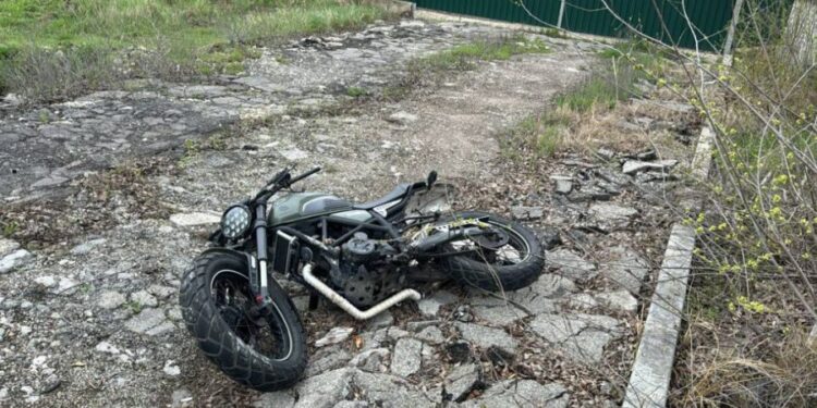 Трагедия в Яловенах: 18-летний мотоциклист погиб, врезавшись в дерево