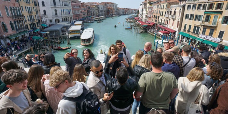 В Венеции возвращают туристический сбор €5, для спонтанных поездок — €10