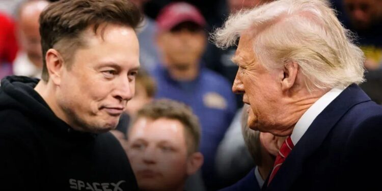 WP узнала о готовности Маска покинуть Белый дом из-за «нападок» левых