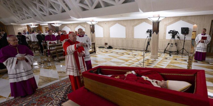 Похороны папы римского намечены на конец недели