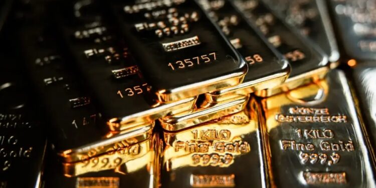 Цена золота впервые превысила 3500 долларов за унцию