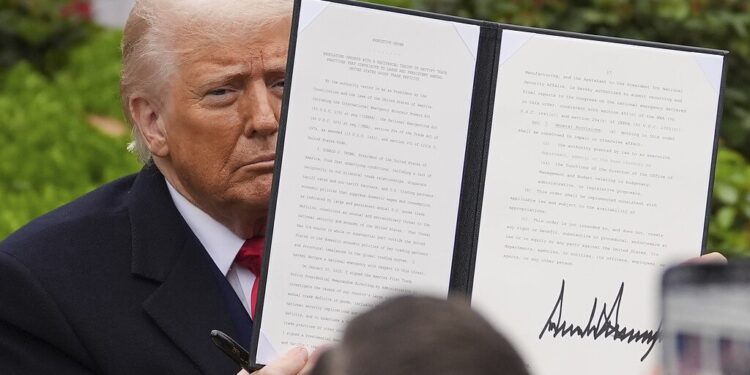 Трамп объявил о введении «взаимных пошлин для стран по всему миру». Для ЕС они составят 20%, для Китая — 34%, для Великобритании — 10%