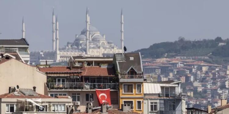 В Стамбуле произошло землетрясение магнитудой 6,2. Более 150 человек пострадали