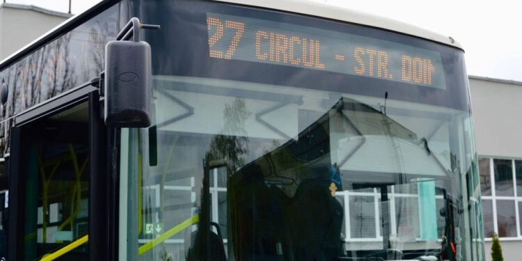 На Радоницу автобусы трех маршрутах будут бесплатно перевозить жителей столицы на кладбище Святого Лазаря