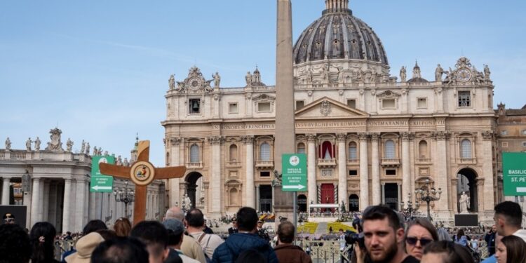 СМИ: Конклав в Ватикане для выборов нового Папы Римского соберется 7 мая