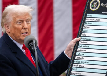 Bloomberg: Богатейшие люди мира потеряли 208 млрд долларов из-за пошлин Трампа