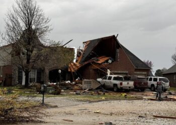На США обрушилась серия торнадо: уже есть погибшие