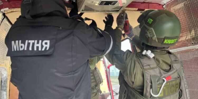 Автобус с молдавскими номерами пытался провезти в Беларусь 580 кг особо мощного взрывчатого вещества