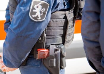 Охранник супермаркета в столице ранен ножом во время попытки ограбления