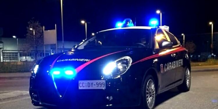 Автоледи из Молдовы снесла бампер машины карабинеров Италии и попыталась скрыться