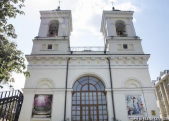 Cărți de condoleanțe și liturghie în memoria Papei Francisc, la Catedrala Catolică din Chișinău