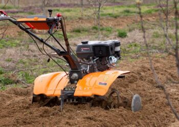 Tragedie la Ghiduleni: Un bărbat a murit strivit de un motocultor