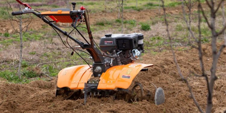 Tragedie la Ghiduleni: Un bărbat a murit strivit de un motocultor