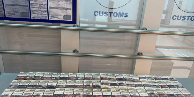 В аэропорту предотвратили попытку контрабанды сигарет