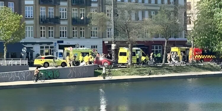 При наезде автомобиля на толпу в Копенгагене пострадали 11 человек