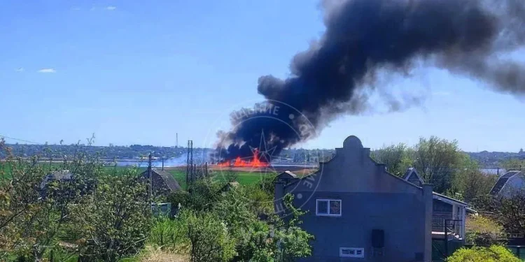 Incendiu de vegetație la Nezavertailovca: Pompierii luptă cu flăcările