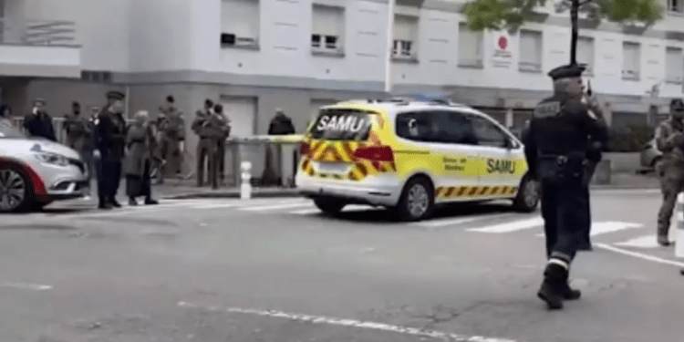 Atac cu cuțitul într-un liceu din Franța: Un elev mort și alți trei răniți