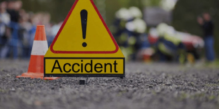 Accident la Cahul: Femeie de 36 de ani, lovită de un Renault în timp ce mergea pe carosabil