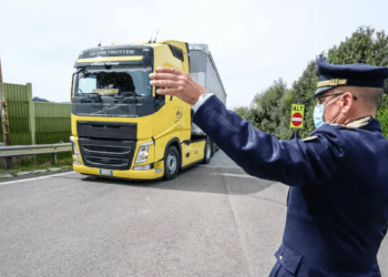 Șofer de TIR amendat cu 35.000 € pentru încălcări grave la tahograf