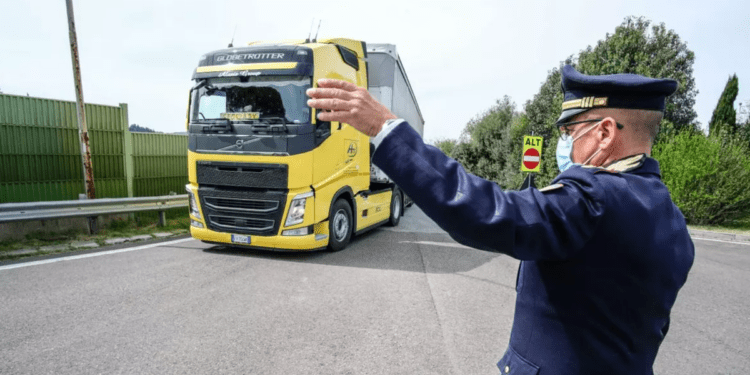 Șofer de TIR amendat cu 35.000 € pentru încălcări grave la tahograf