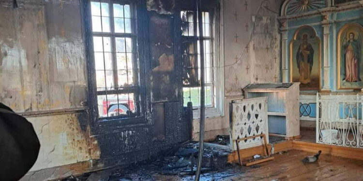 Incendiu la biserica din Gârbova în seara de Florii