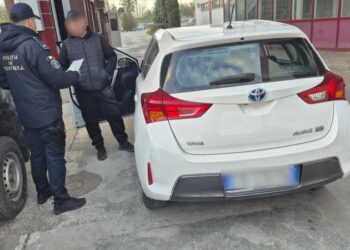 Autoturism furat din Italia, descoperit la frontiera Stânca