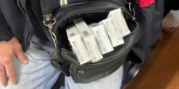 Medicamente cu substanțe interzise și droguri de risc, depistate la vama Costești